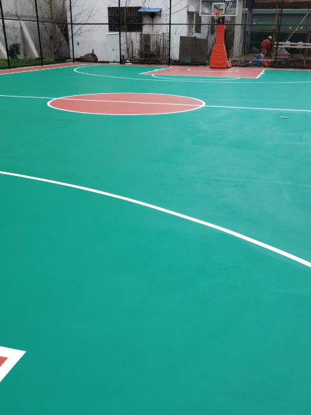 台江 球场长期使用易出现地面开裂